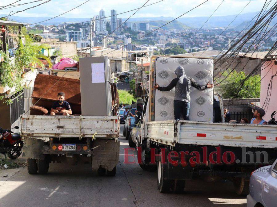 Tristeza, miedo y dolor por abandonar la zona: El drama de vecinos de colonia Guillén tras evacuar la zona de derrumbe