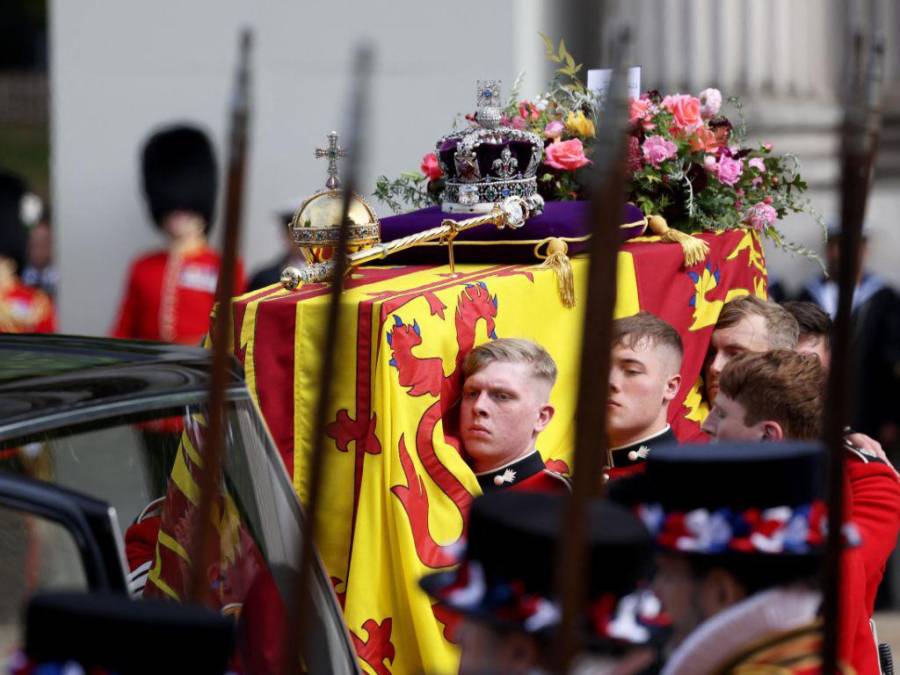 ¿Qué símbolos adornaron el féretro de la reina Isabel II? (FOTOS)