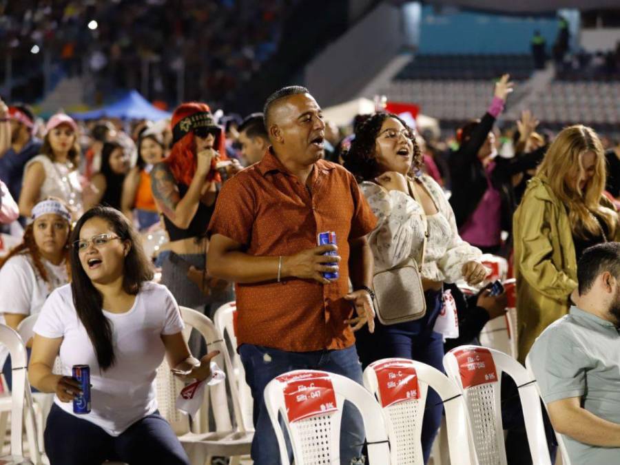 Algarabía y expresiones de cariño derrochan los capitalinos en el concierto de Daddy Yankee