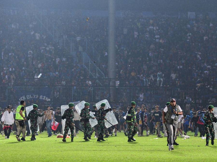 Narran el horror de la estampida que dejó más de 120 muertos en estadio de Indonesia