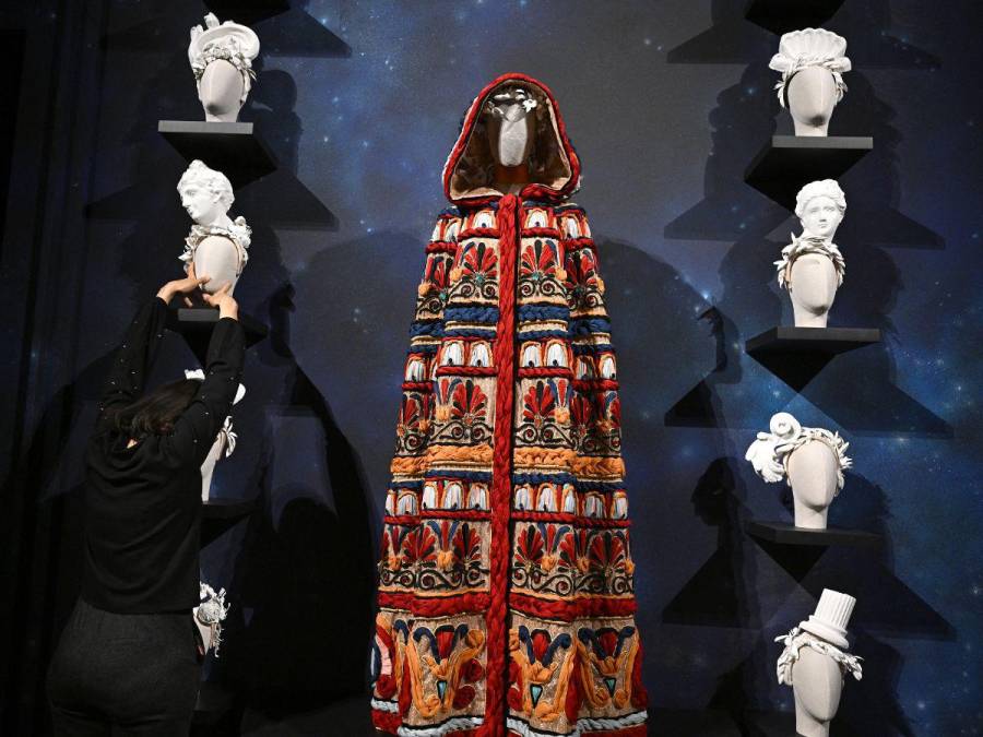 Dolce &amp; Gabbana rinde un homenaje a la artesanía italiana en Milán