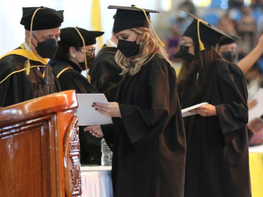 Orgullo y emoción en graduaciones de la UNAH en 2022