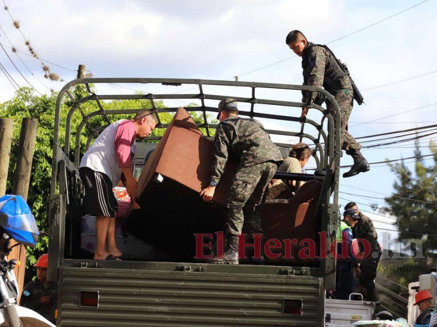 Tristeza, miedo y dolor por abandonar la zona: El drama de vecinos de colonia Guillén tras evacuar la zona de derrumbe