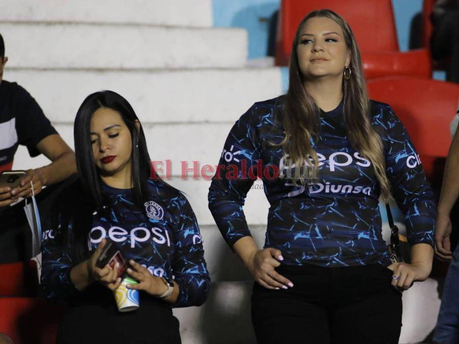 FOTOS: Las bellas aficionadas que llegaron al estadio Nacional a disfrutar del Motagua vs Olimpia en Liga Concacaf 2022