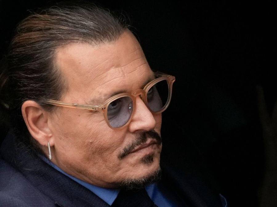 Tocando la guitarra y cantando clásicos de rock: Así espera Johnny Depp la sentencia del juicio contra Amber Heard