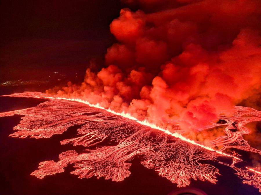 Imágenes de la erupción volcánica en Islandia; miles de personas fueron evacuadas