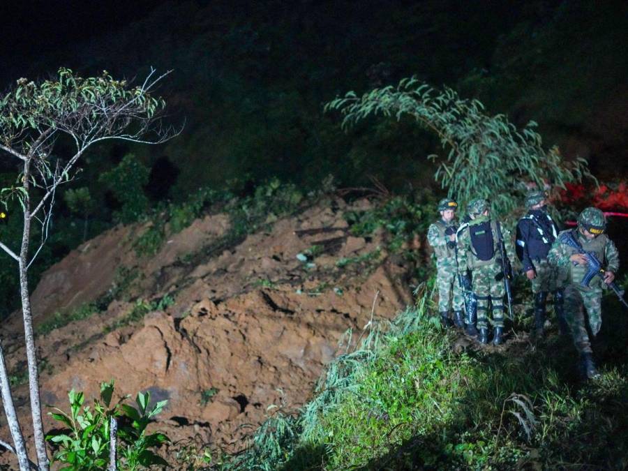 Las imágenes tras el alud de tierra que ya suma 33 muertos en Colombia