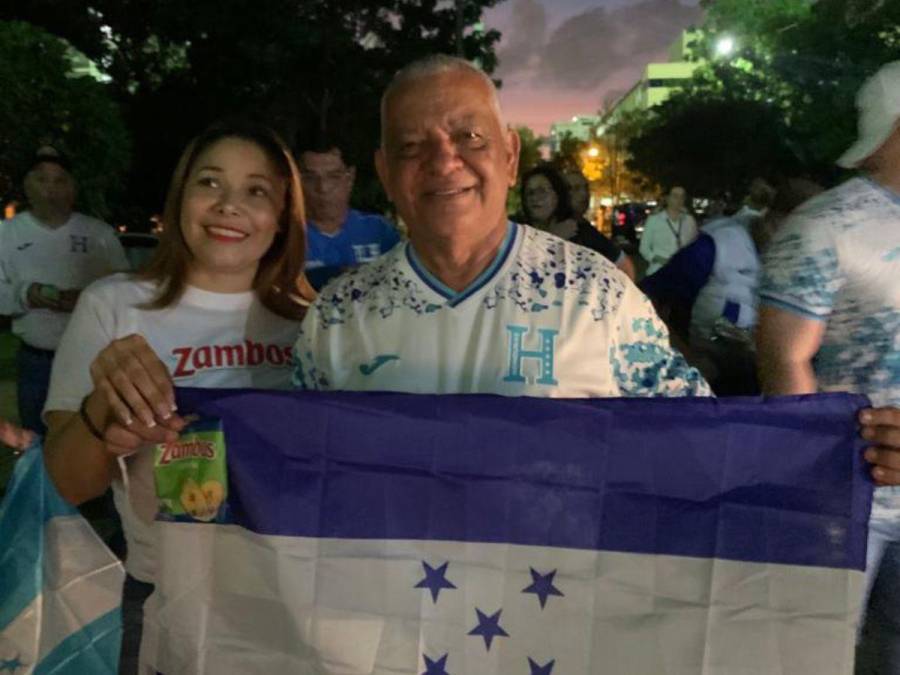 ¡Garra catracha! Aficionados hondureños presentes en Dominicana para el duelo de la H frente a Cuba