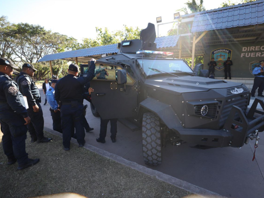 Así es la Black Mamba: el vehículo blindado todo terreno de la Policía