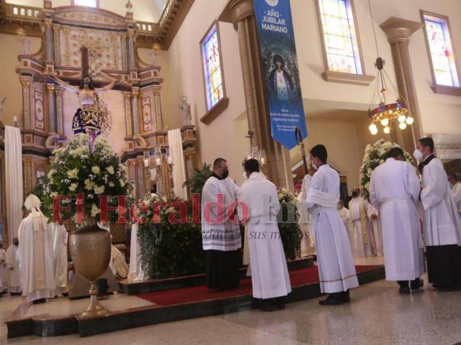 Los momentos de la última Misa Crismal de Jueves Santo del Cardenal Rodríguez como Arzobispo de Tegucigalpa (Fotos)