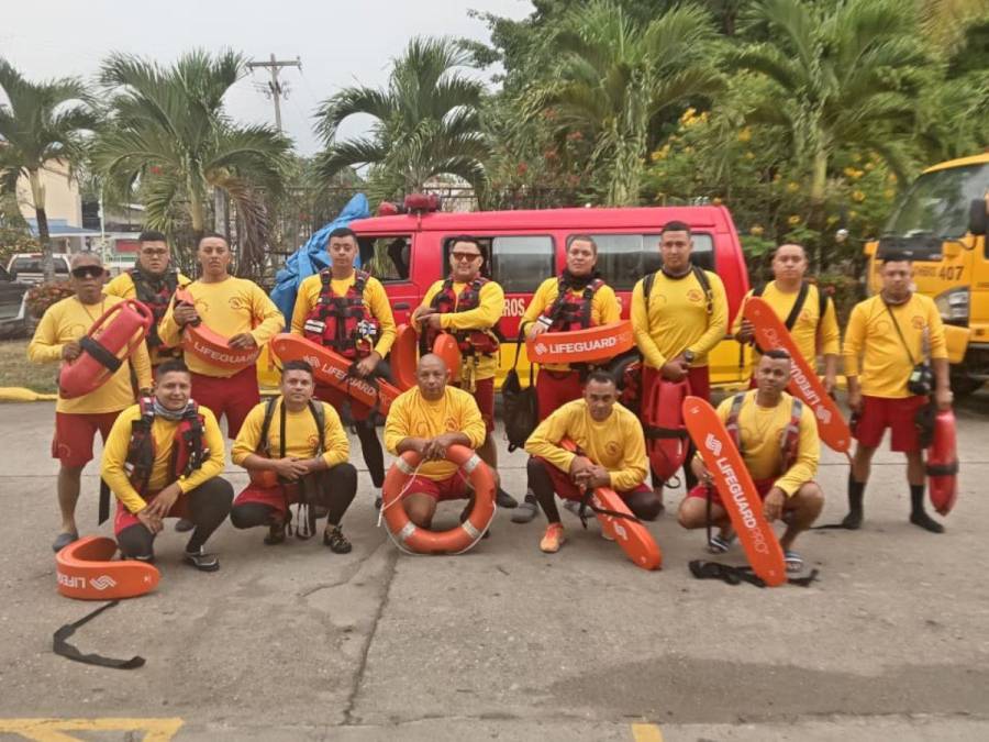 Así fueron los rescates de varios hondureños en ríos y playas durante la Semana Santa