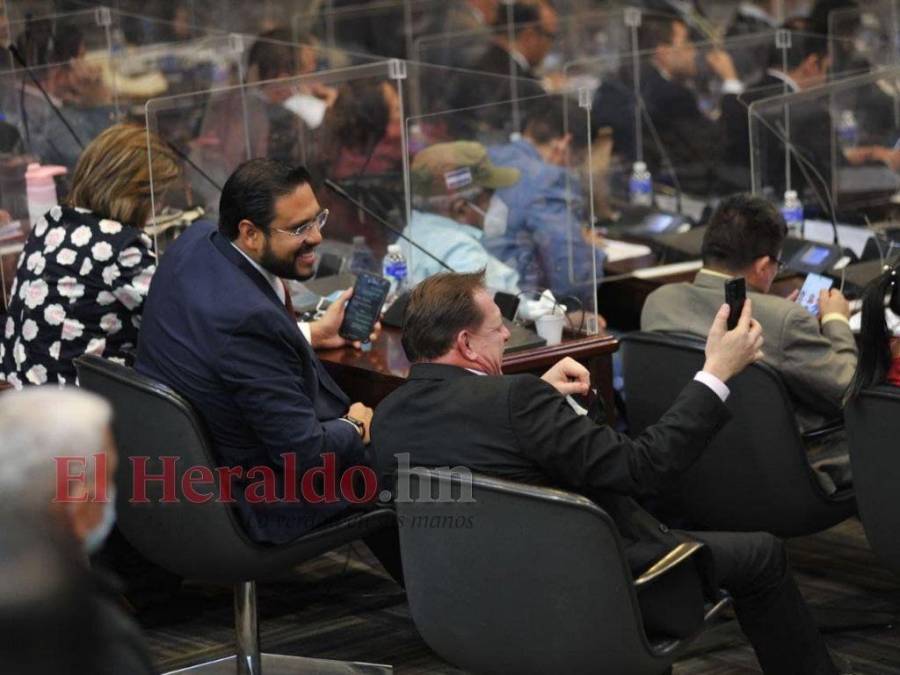 Se “deroga Ley de Secretos” y congresistas festejan lucha contra impunidad (FOTOS)