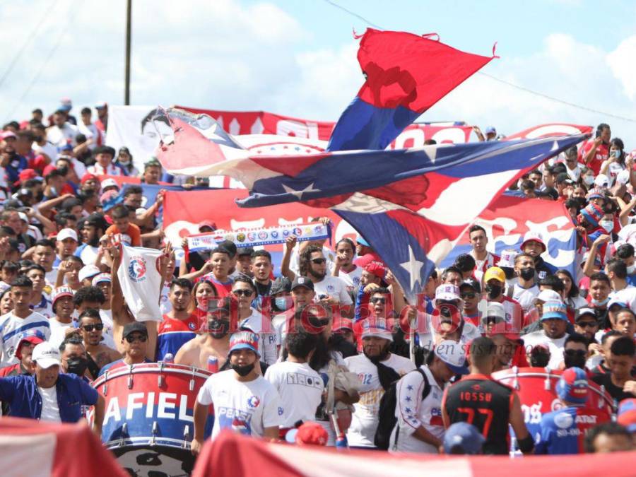 Pasión y amor por los colores: El carnaval de la Ultra Fiel previo al clásico Olimpia vs Real España