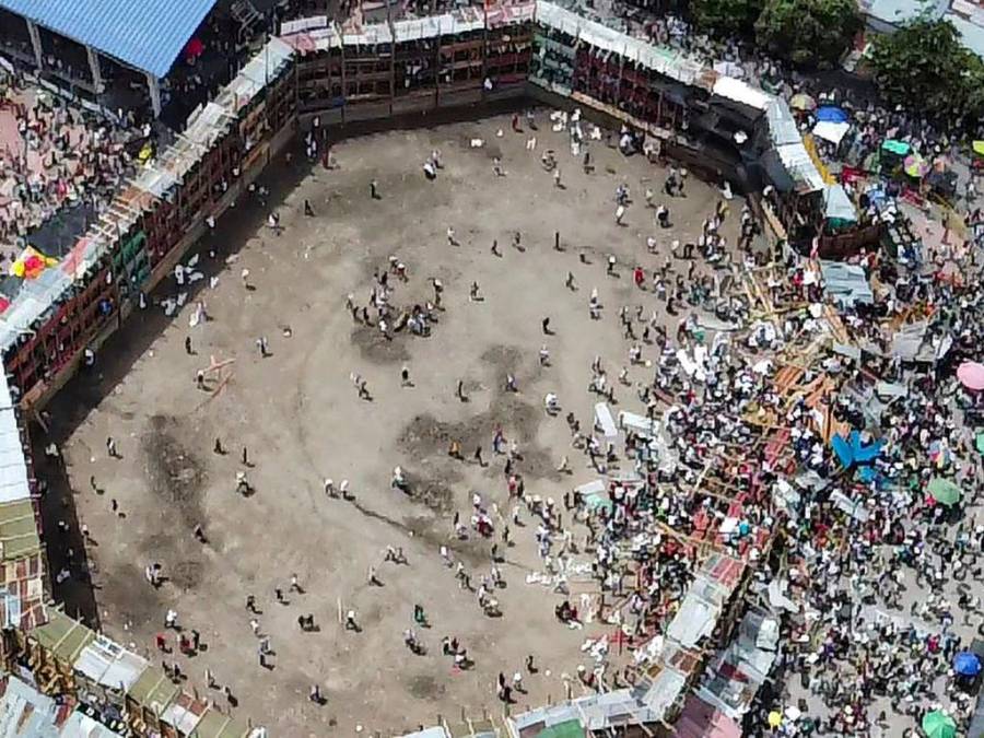 Pánico, muertos y heridos: Así fue el desplome de gradería en corrida de toros en Colombia