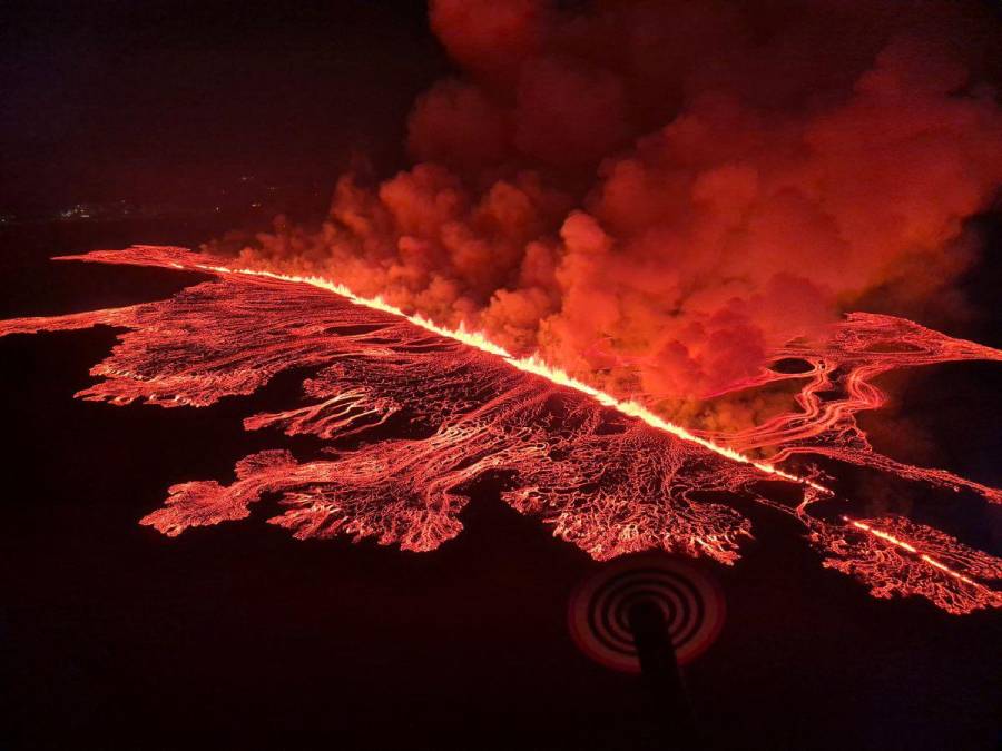 Imágenes de la erupción volcánica en Islandia; miles de personas fueron evacuadas