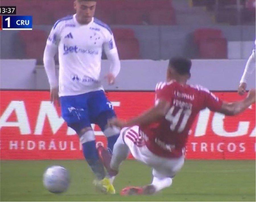 Jugador recibe insólito castigo luego de lesionar a su rival