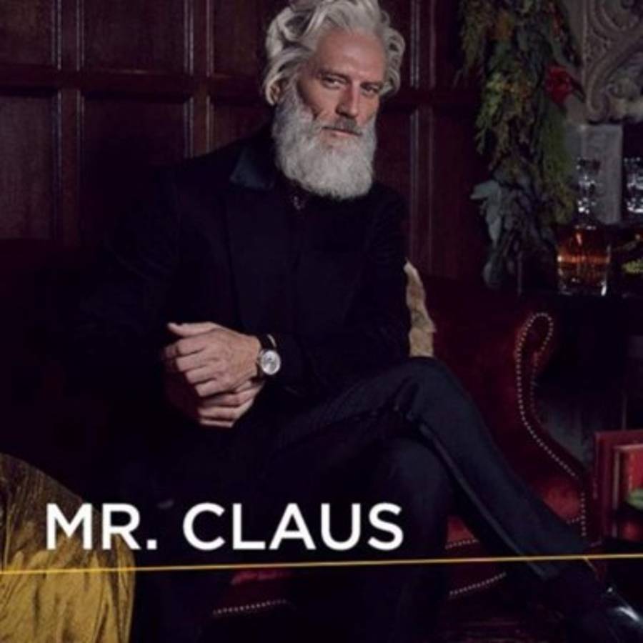 Un sexy 'Mr. Claus' enciende la Navidad en México