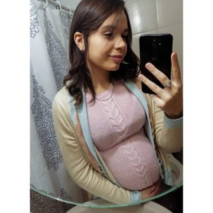 Abril González está emocionada por la llegada de su bebé.