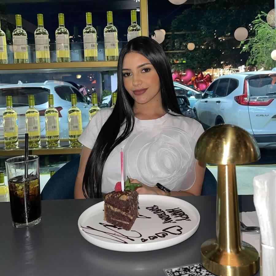 Bella chica anuncia que está embarazada de jugador de la Liga Nacional