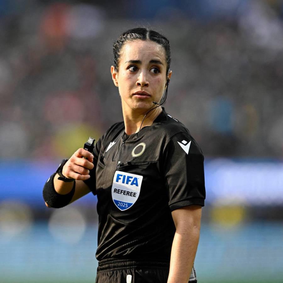 Katia Itzel García, así es la árbitra mexicana que dirigirá partido de Honduras ante Panamá