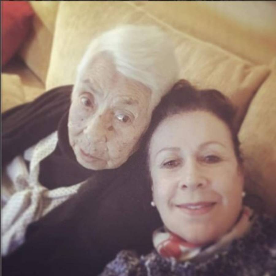 Laura Zapata sorprende por sus kilométricos pies