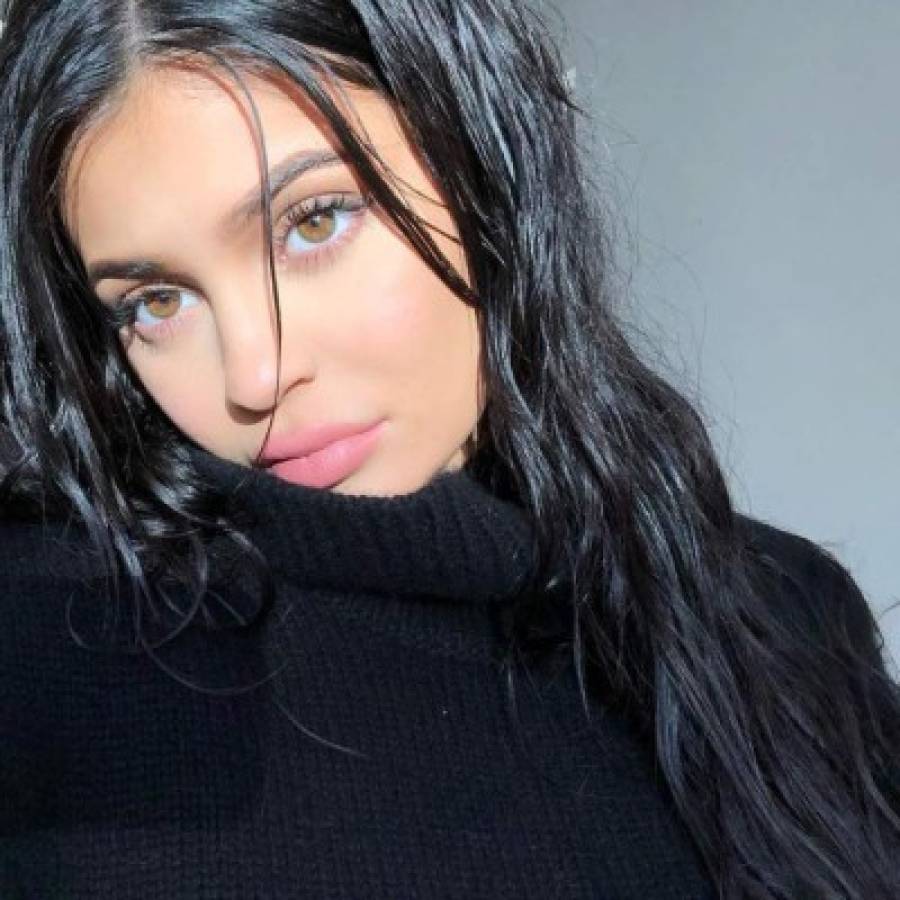 Kylie Jenner posa con poca ropa y ¿termina rumores de embarazo?