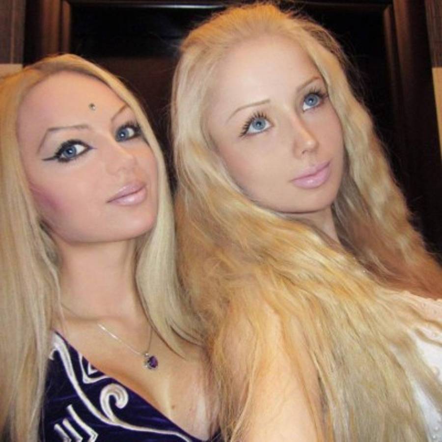 'Barbie humana' asusta a seguidores filmándose de forma extraña