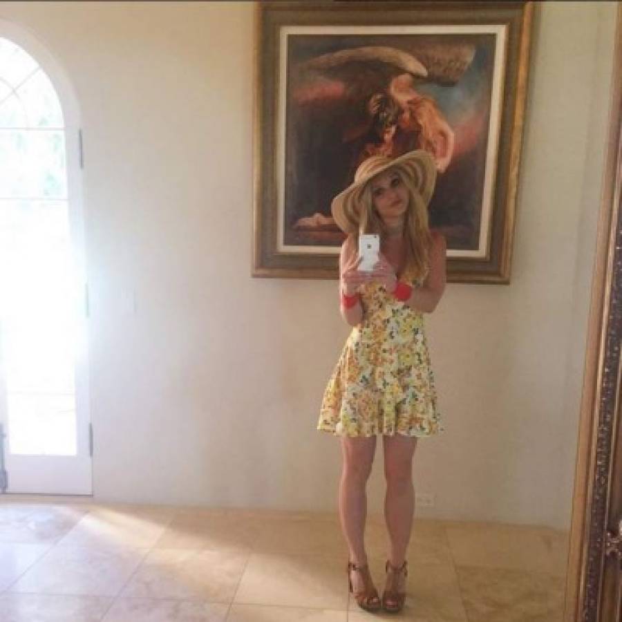 Britney Spears vuelve a encender las redes sociales con sexy traje de baño