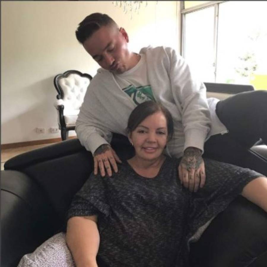 'Fuerza madre' escribió Balvin bajo la imagen. Foto: Instagram