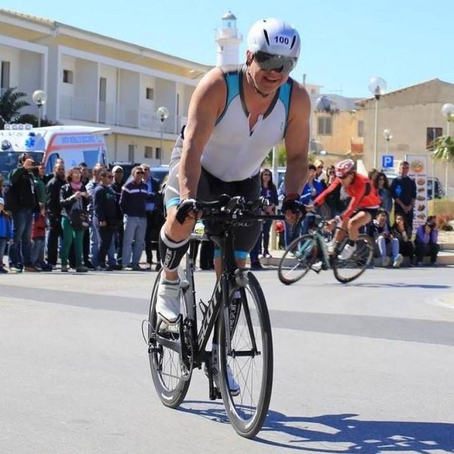 En Malta incursionó también en triatlones aunque para ello tuvo que volver a subirse a una bici y aprender además a nadar, algo que no sabía hacer pese a ser oriundo del Golfo de Fonseca.