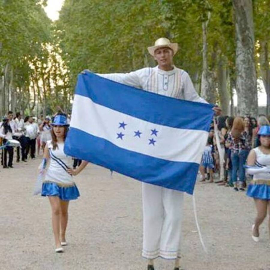 Histórico desfile de hondureños en Girona