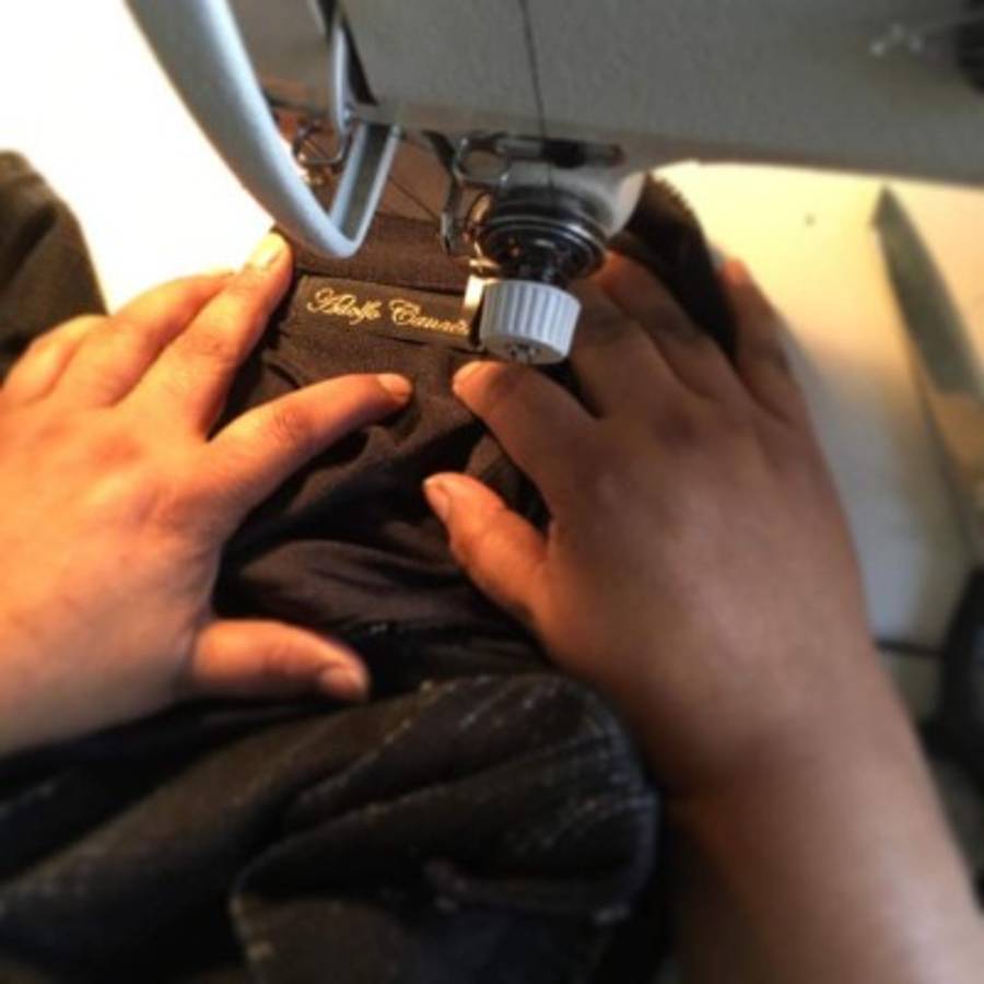 Diseñador hondureño se abre paso en el mundo de la moda de EEUU