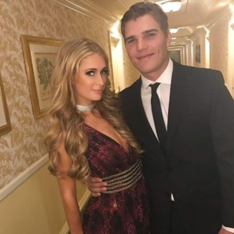 La socialité Paris Hilton presenta a su nuevo novio en las redes sociales