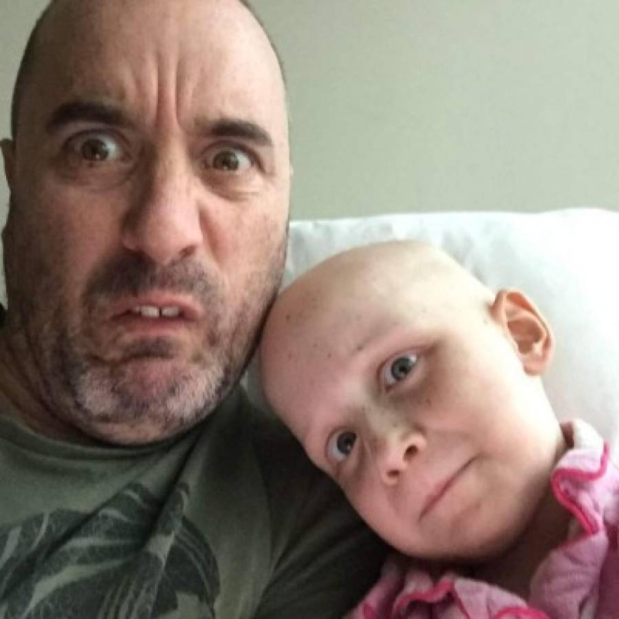 La última pestaña de una niña que lucha contra el cáncer conmueve al mundo   