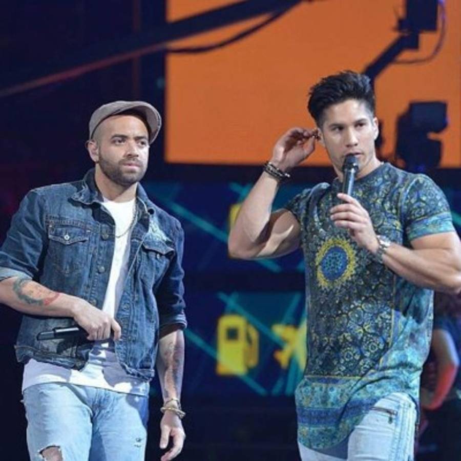 Venezuela anula pasaporte de cantante Nacho a su llegada a acto opositor