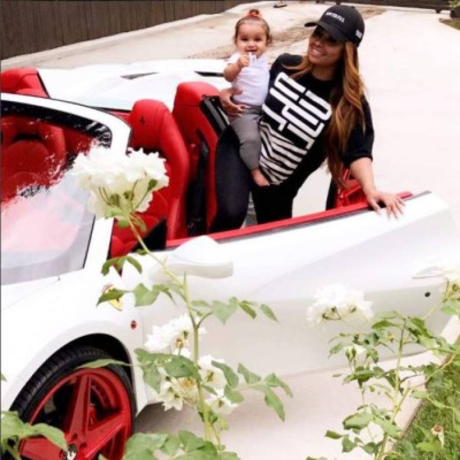 Con un Ferrari Blac Chyna supera ruptura amorosa con Rob Kardashian