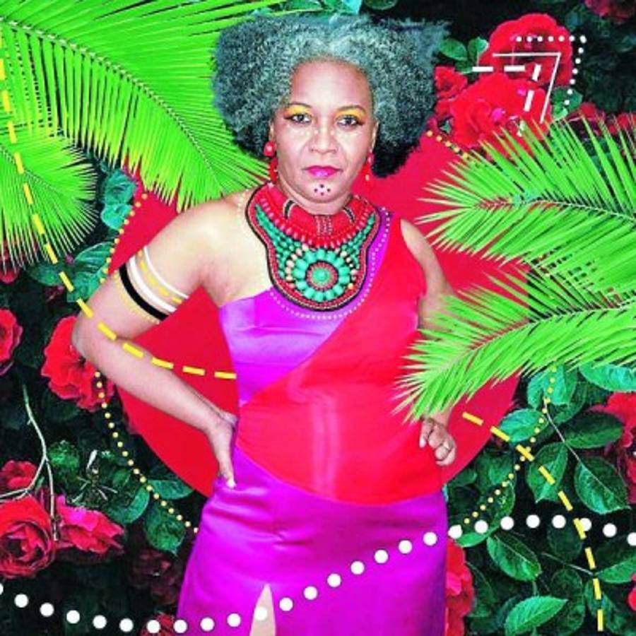 Diseñadora con tres décadas de trayectoria.