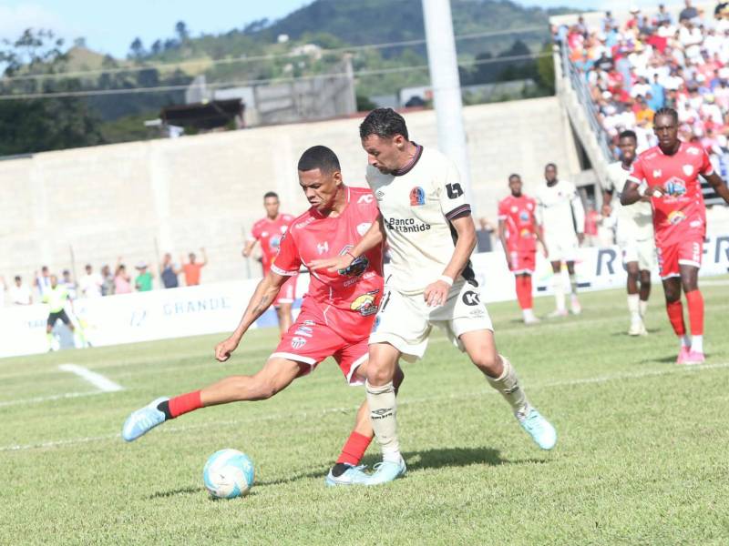 Estrella Roja le dio batalla e hizo sufrir al Olimpia en Danlí