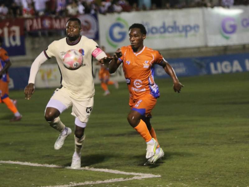 Olimpia con un poco de sufrimiento logró derrotar a UPN en un partido de apagones