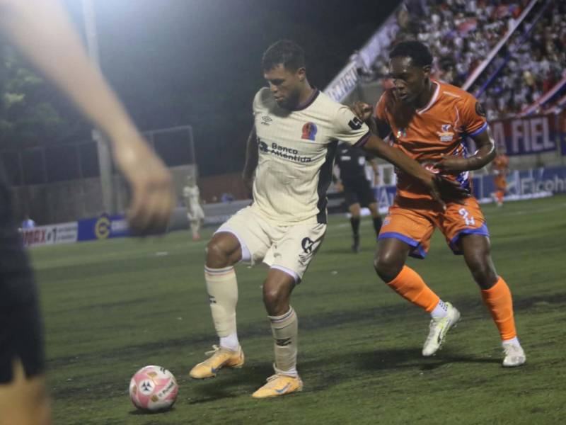 Olimpia con un poco de sufrimiento logró derrotar a UPN en un partido de apagones