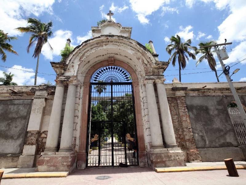 El Cementerrio General fue construido a finales del siglo XIX y alberga a personajes famosos de l ahistoria del país como Policarpo Bonilla y Tiburcio Carías Andino