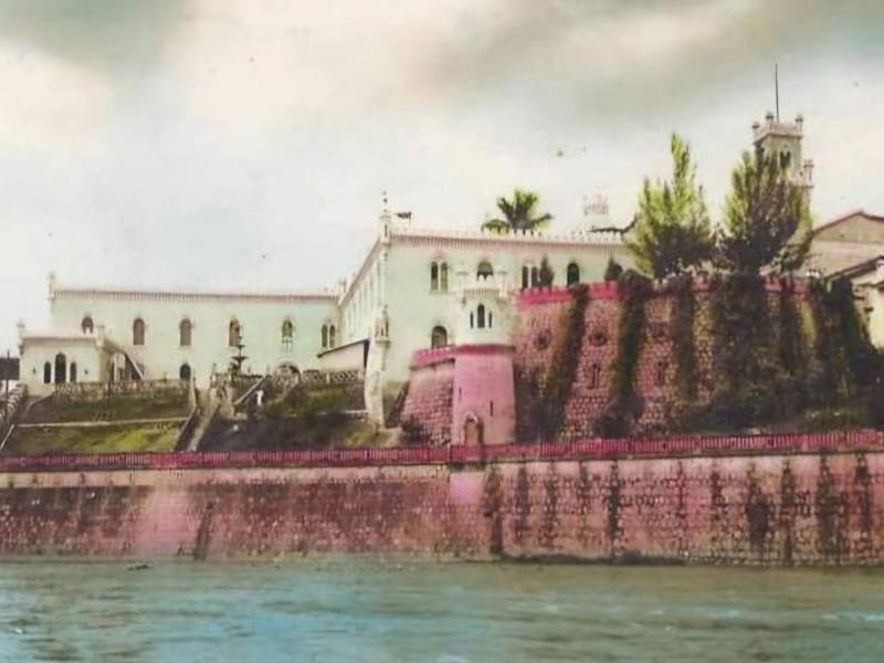 La rotonda de acceso a la Antigua Casa Presidencial posee dos niveles constructivos que se coronan con una cúpula propia del Renacimiento francés.