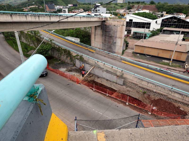 Las obras en el puente Juan Manuel Gálvez avanzan con la fabricación de vigas y la próxima construcción de la columna central.