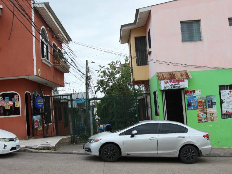 La pulpería Chayo, descrita en el documento, es de color naranja, y el local, color verde, es donde debió estar la cafetería de Prados Universitarios.