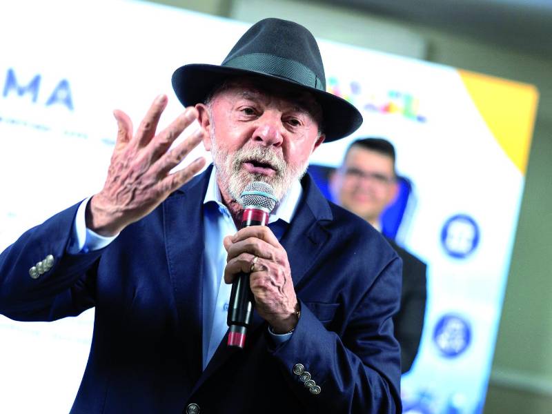 Políticas. El presidente de Brasil, Luiz Inácio da Silva, lanzó una nueva fase del Programa Nacional Celular Seguro, que permitirá bloquear los teléfonos celulares robados, como medida para frenar este delito, del que se produce cerca de un millón de denuncias por año.