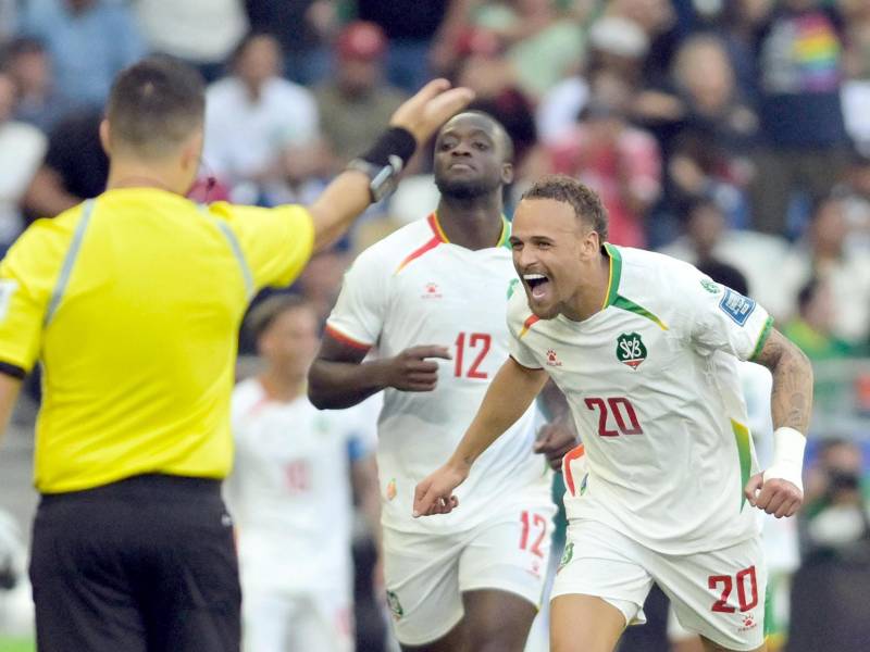 Gol de Van Gelderen con Surinam, pero no mantuvieron la ventaja ante Bolivia.