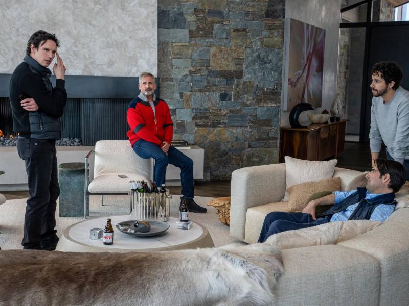 (De izq.) Cory Michael Smith, Steve Carell, Jason Schwartzman y Ramy Youssef en “Mountainhead”.