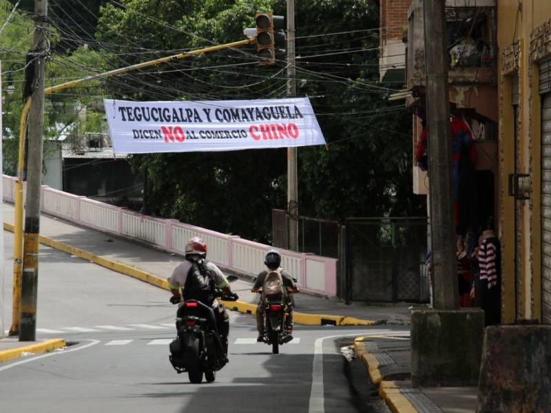 Las pancartas se instalaron en distintos puntos de la segunda avenida de Comayagüela.
