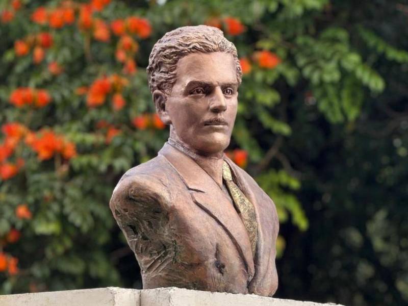 El busto de Pablo Zelaya Sierra, dañado por años de abandono, fue restaurado como parte de un esfuerzo por rescatar la historia artística del país.