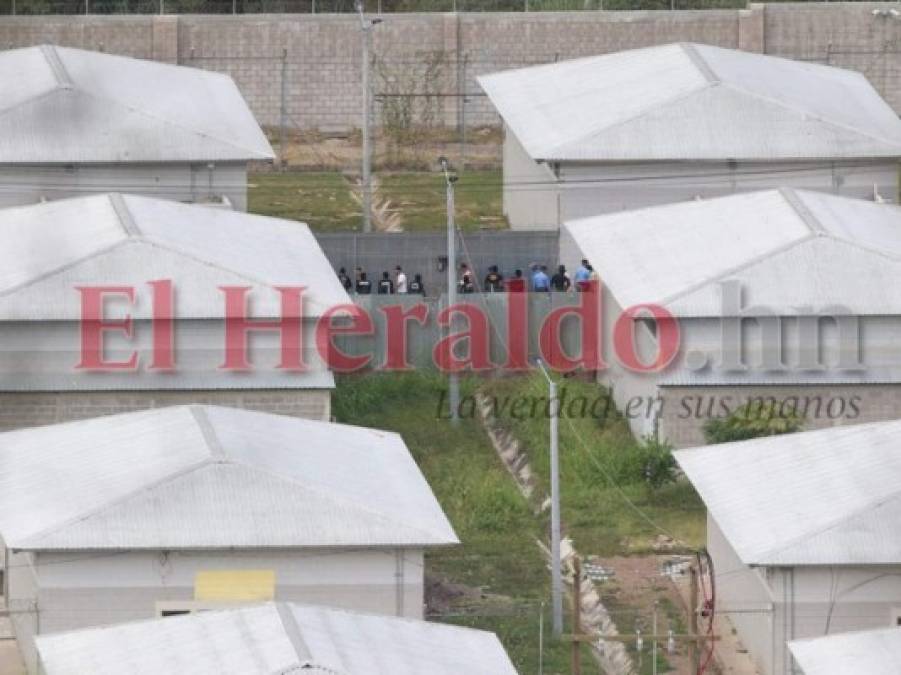FOTOS: Hermetismo en el centro penal de El Porvenir tras masacre